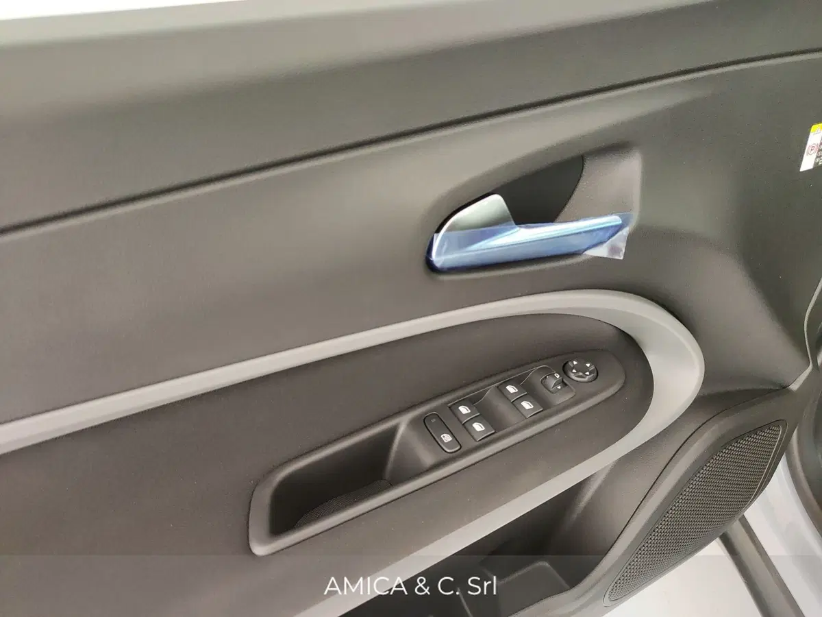 Jeep Avenger nuova a Caserta (15)