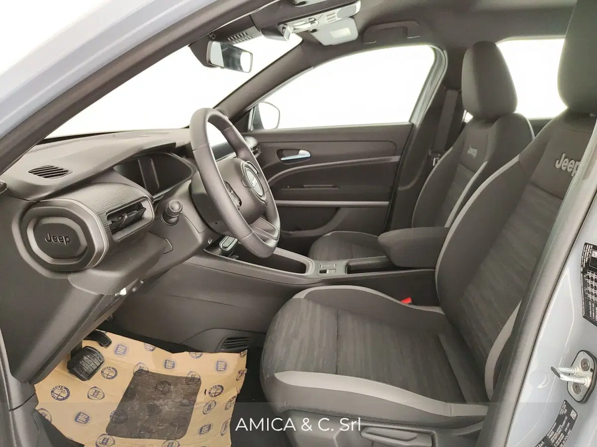Jeep Avenger nuova a Caserta (16)