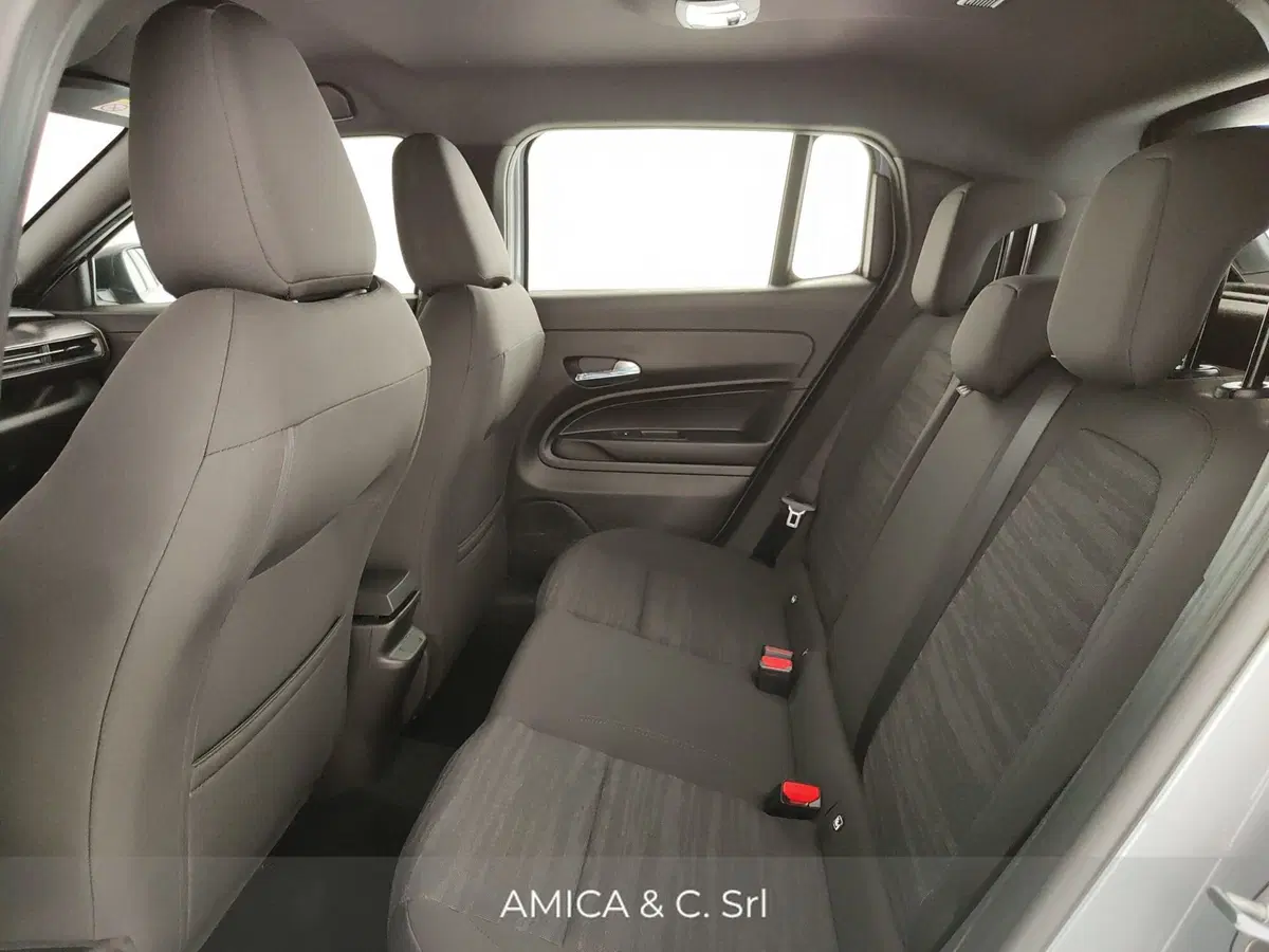 Jeep Avenger nuova a Caserta (18)