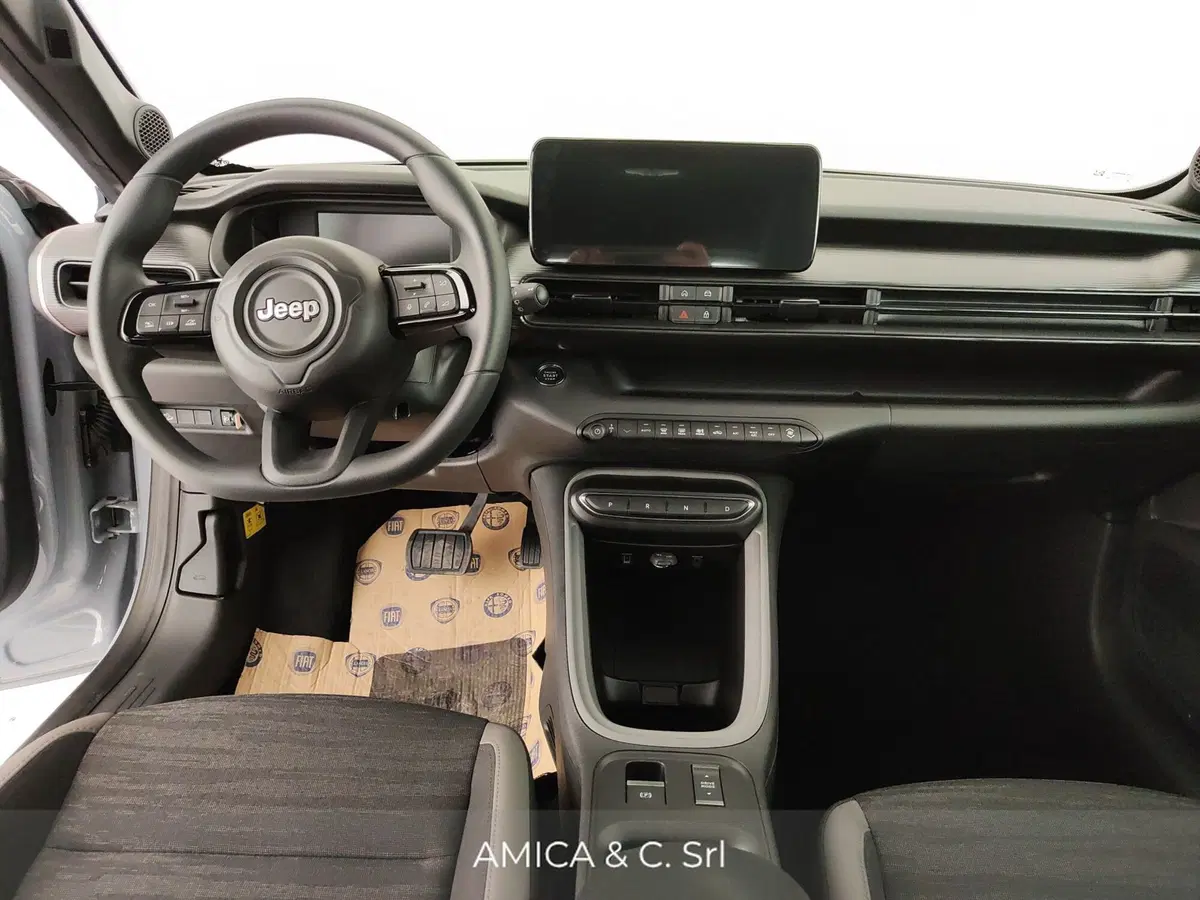 Jeep Avenger nuova a Caserta (19)