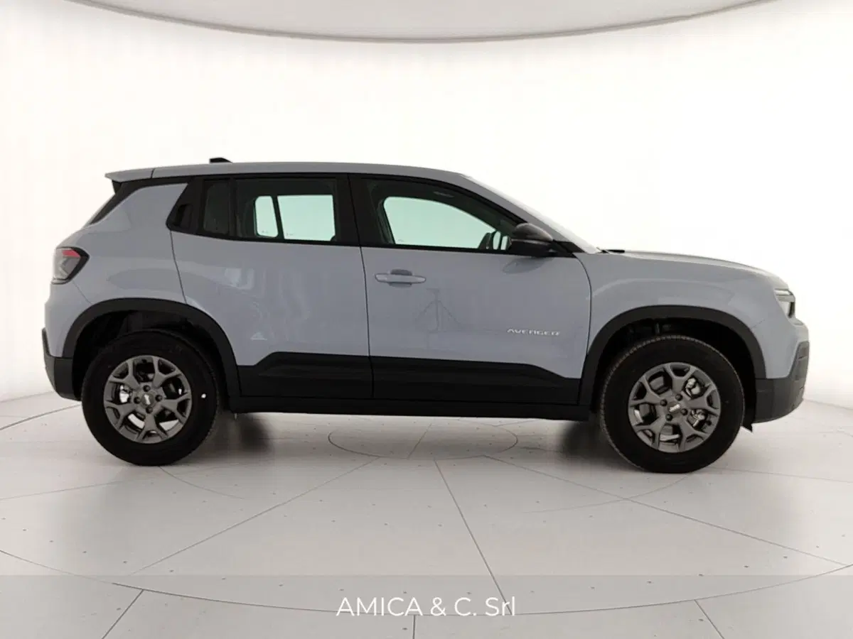 Jeep Avenger nuova a Caserta (8)