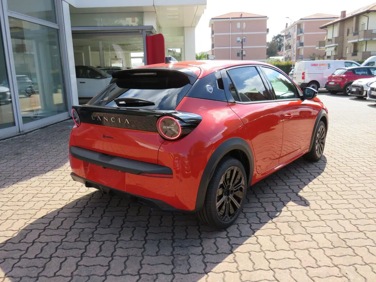 Lancia Ypsilon nuova a Monza e Brianza (10)