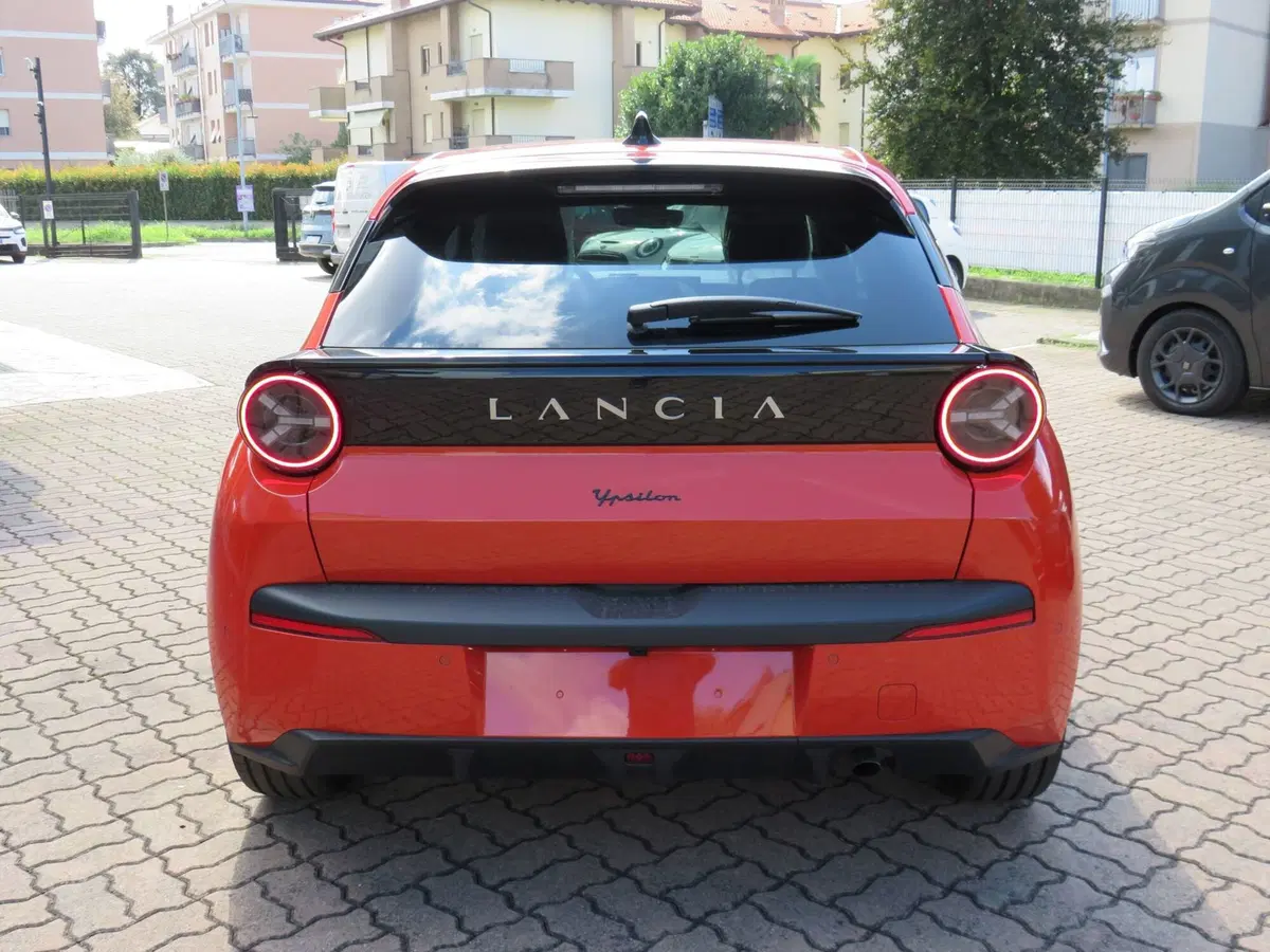 Lancia Ypsilon nuova a Monza e Brianza (9)