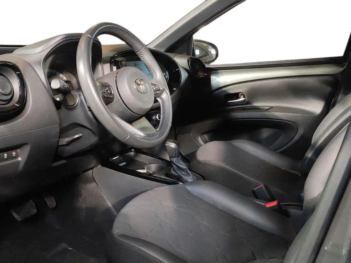 Toyota Aygo X usata a Milano (7)