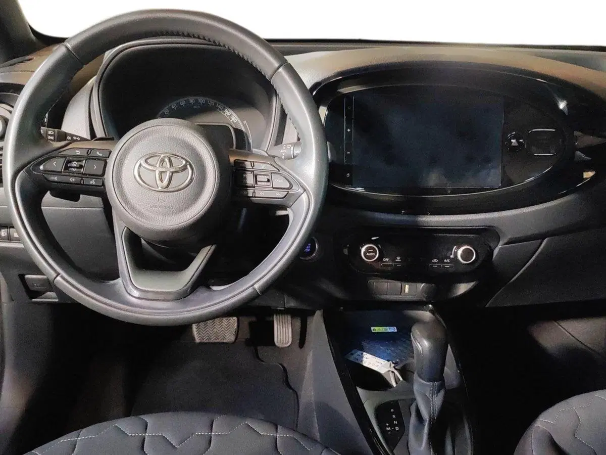 Toyota Aygo X usata a Milano (8)