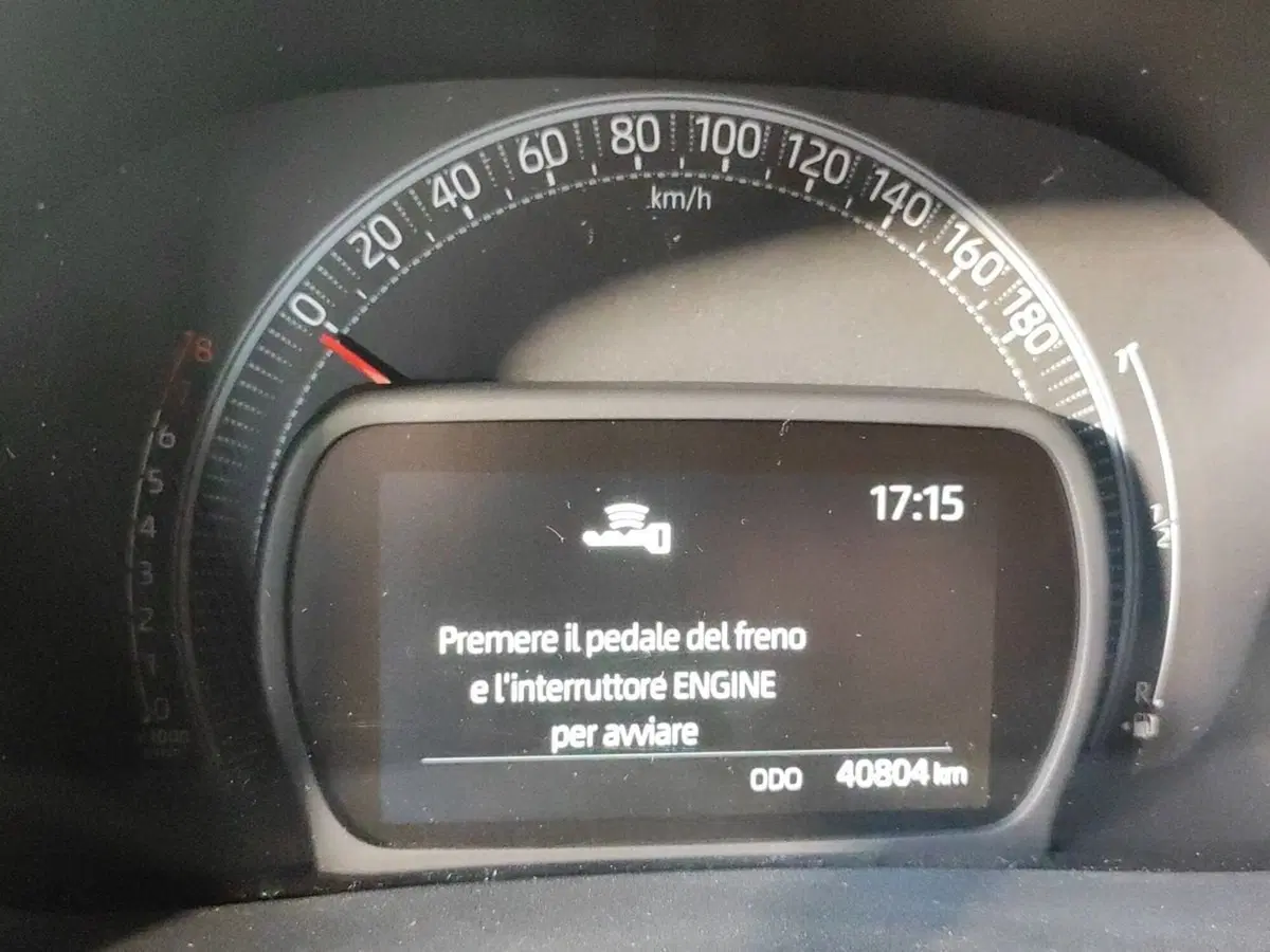 Toyota Aygo X usata a Milano (9)
