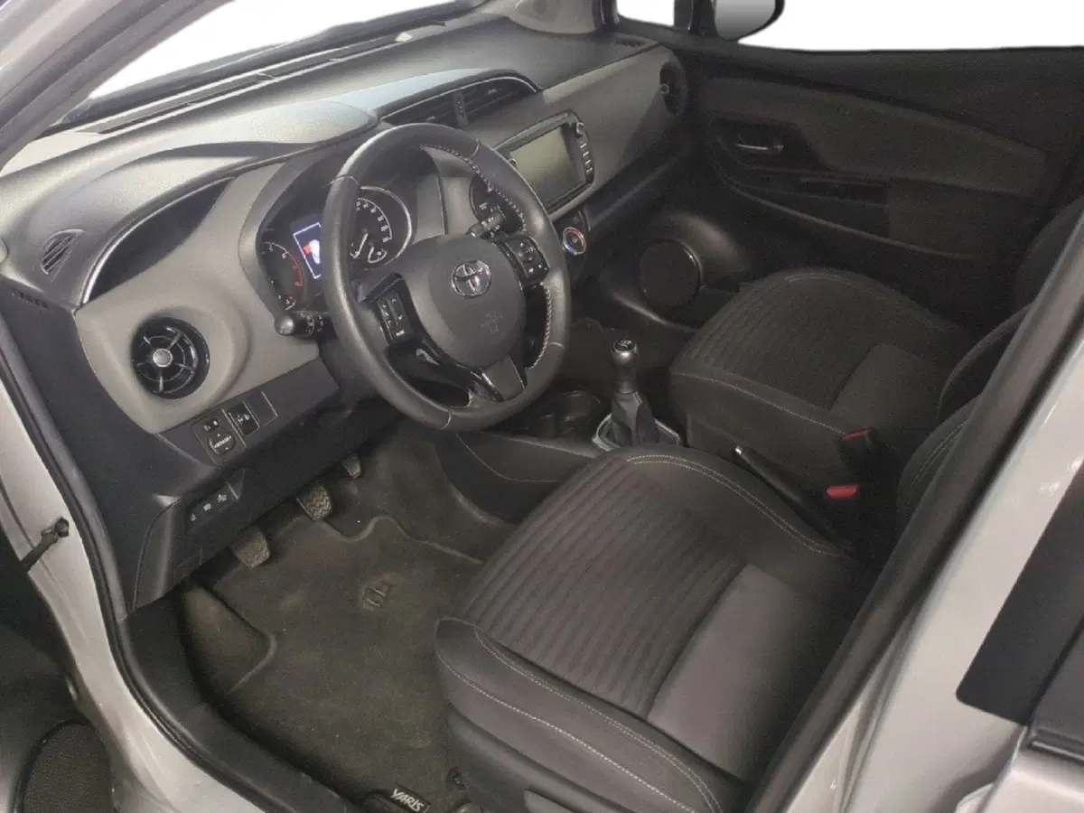 Toyota Yaris usata a Milano (12)
