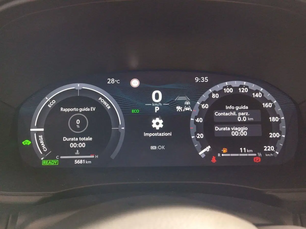 Toyota Yaris Cross usata a Roma (8)