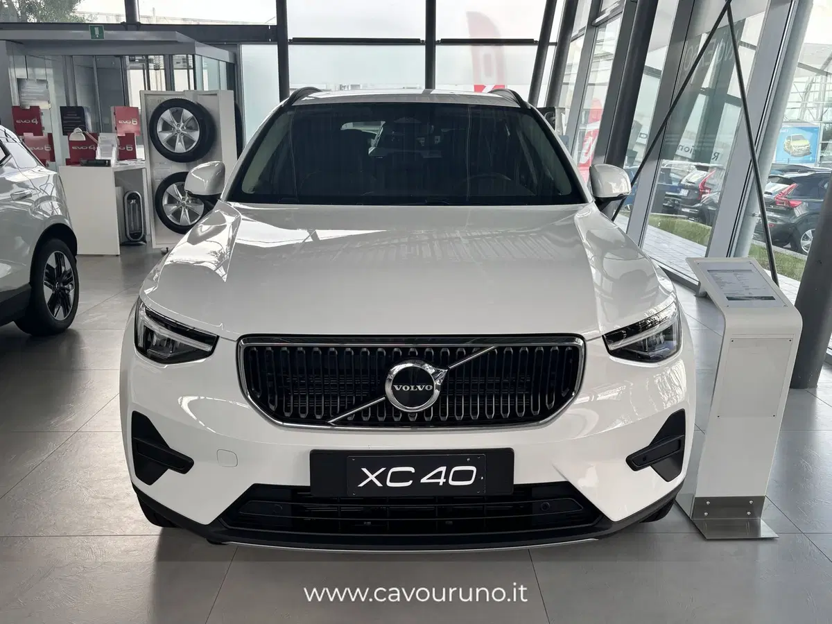 Volvo XC40 nuova a Ferrara (2)