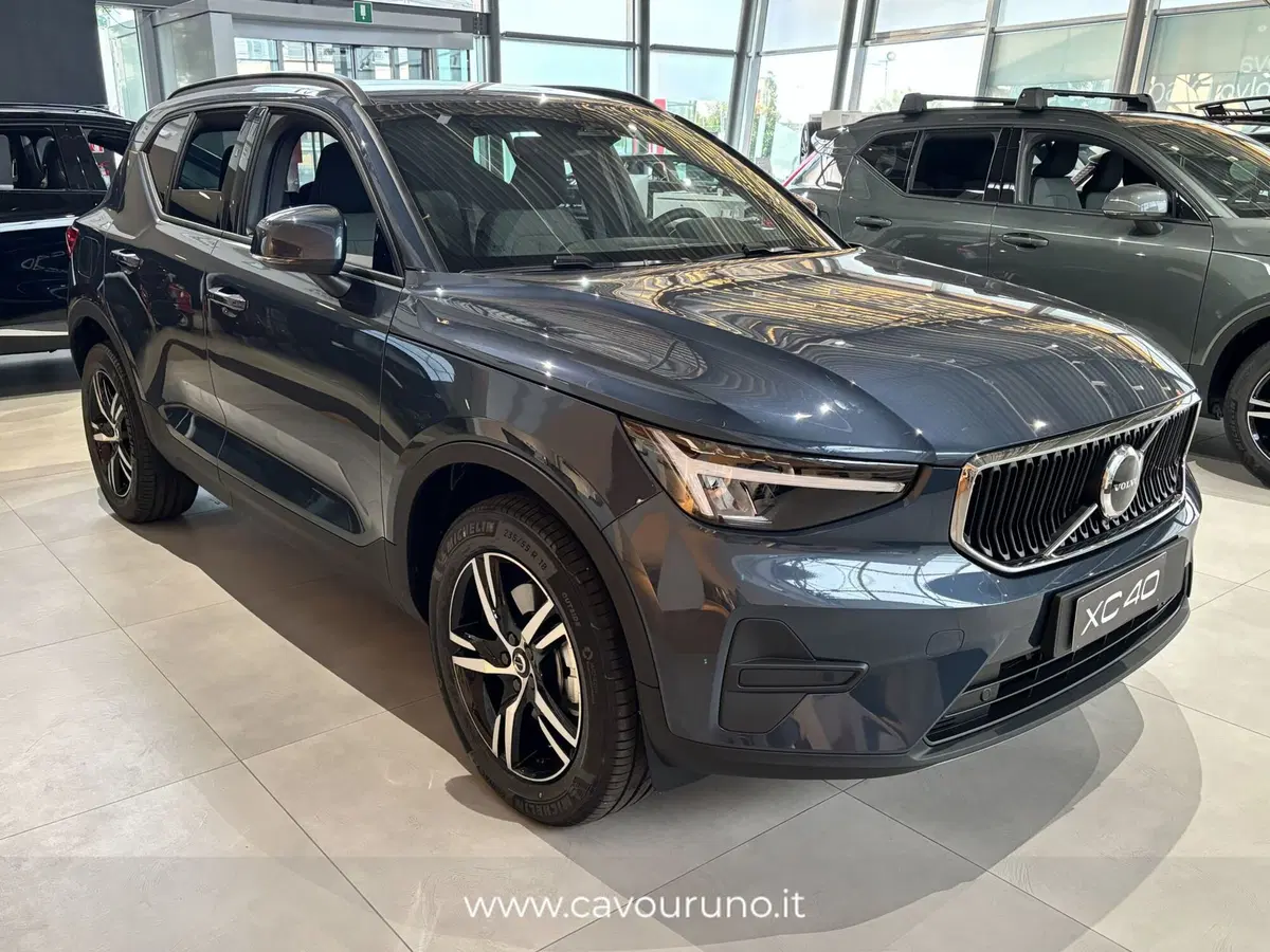 Volvo XC40 nuova a Ferrara (2)