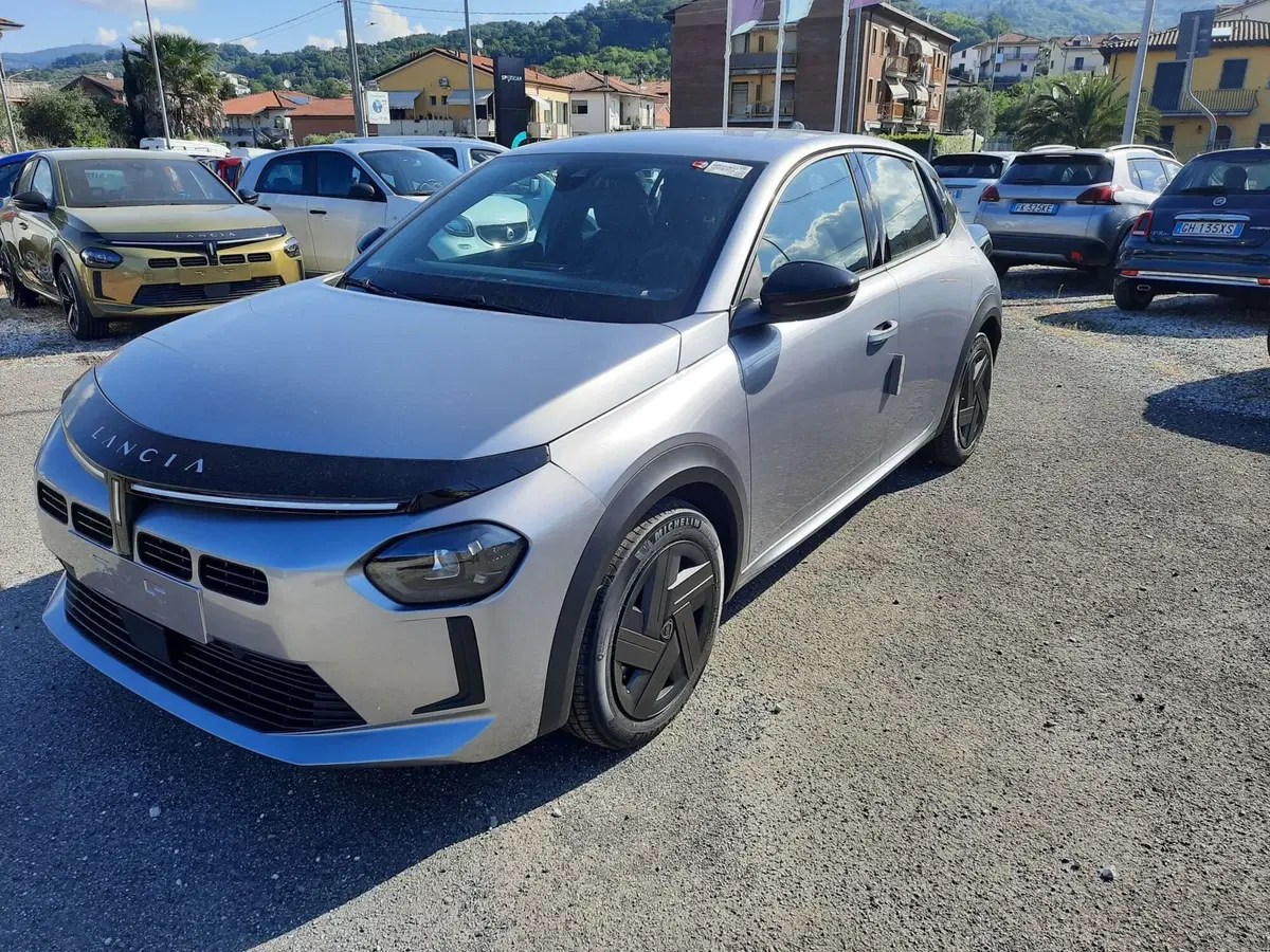 Lancia Ypsilon nuova a La Spezia (3)