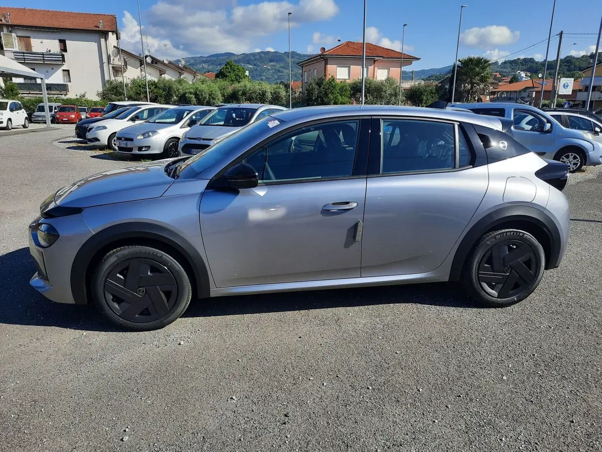 Lancia Ypsilon nuova a La Spezia (4)