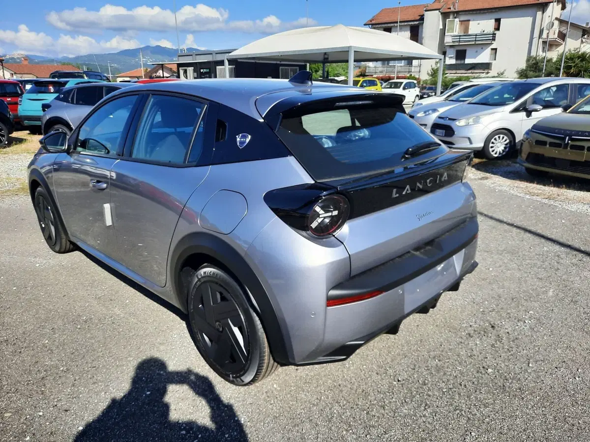 Lancia Ypsilon nuova a La Spezia (5)