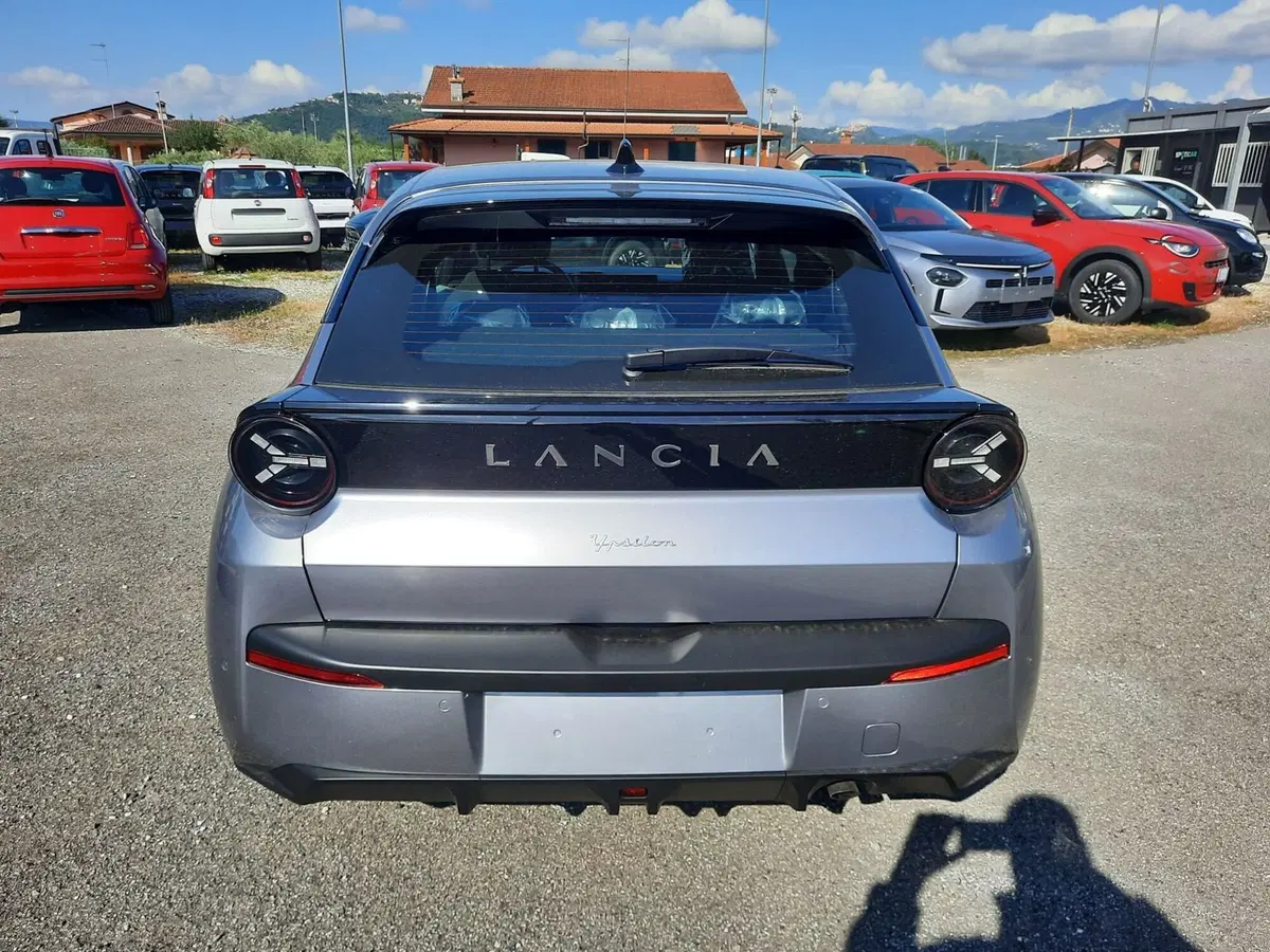 Lancia Ypsilon nuova a La Spezia (6)