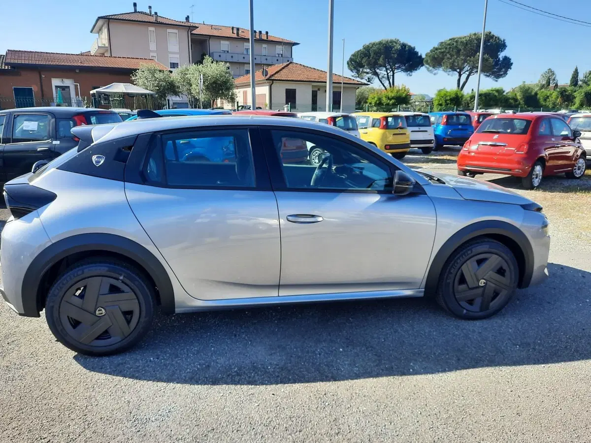 Lancia Ypsilon nuova a La Spezia (8)