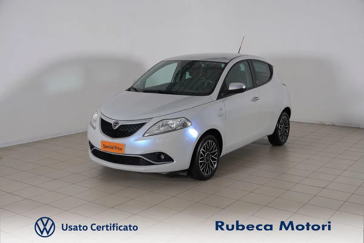 Lancia Ypsilon usata a Perugia