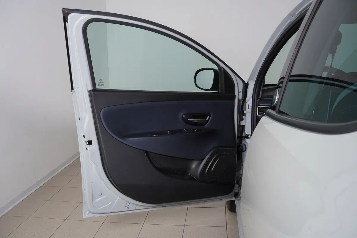 Lancia Ypsilon usata a Perugia (13)