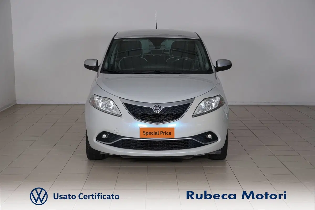 Lancia Ypsilon usata a Perugia (2)