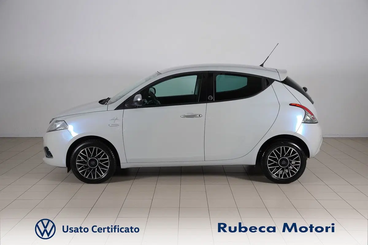 Lancia Ypsilon usata a Perugia (3)