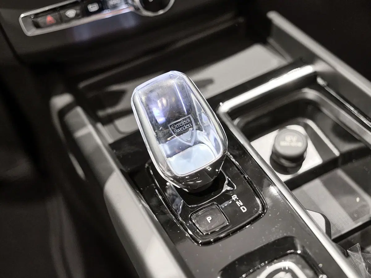 Volvo XC60 nuova a Prato (12)