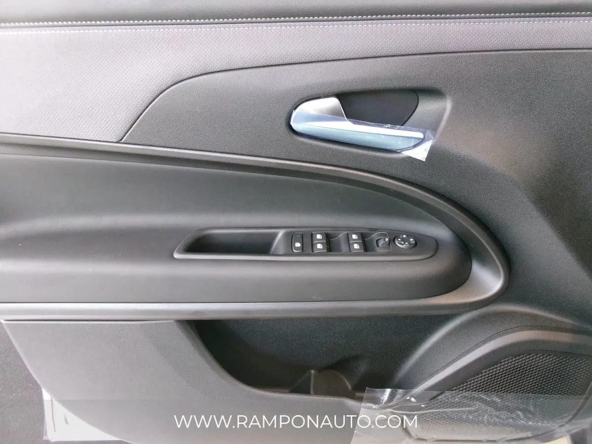 Jeep Avenger nuova a Venezia (13)
