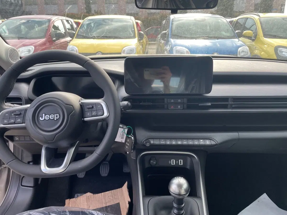Jeep Avenger nuova a Lucca (11)