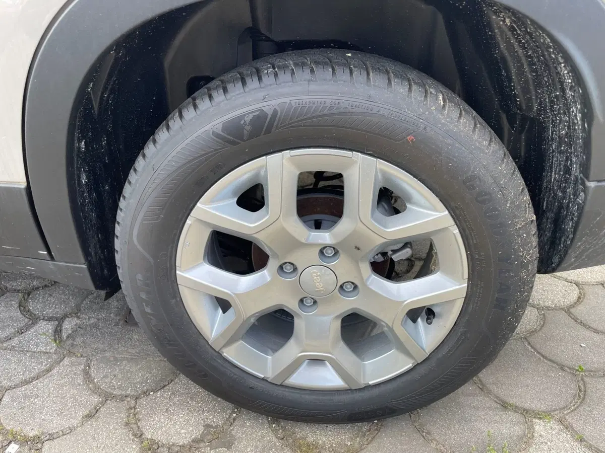 Jeep Avenger nuova a Lucca (12)