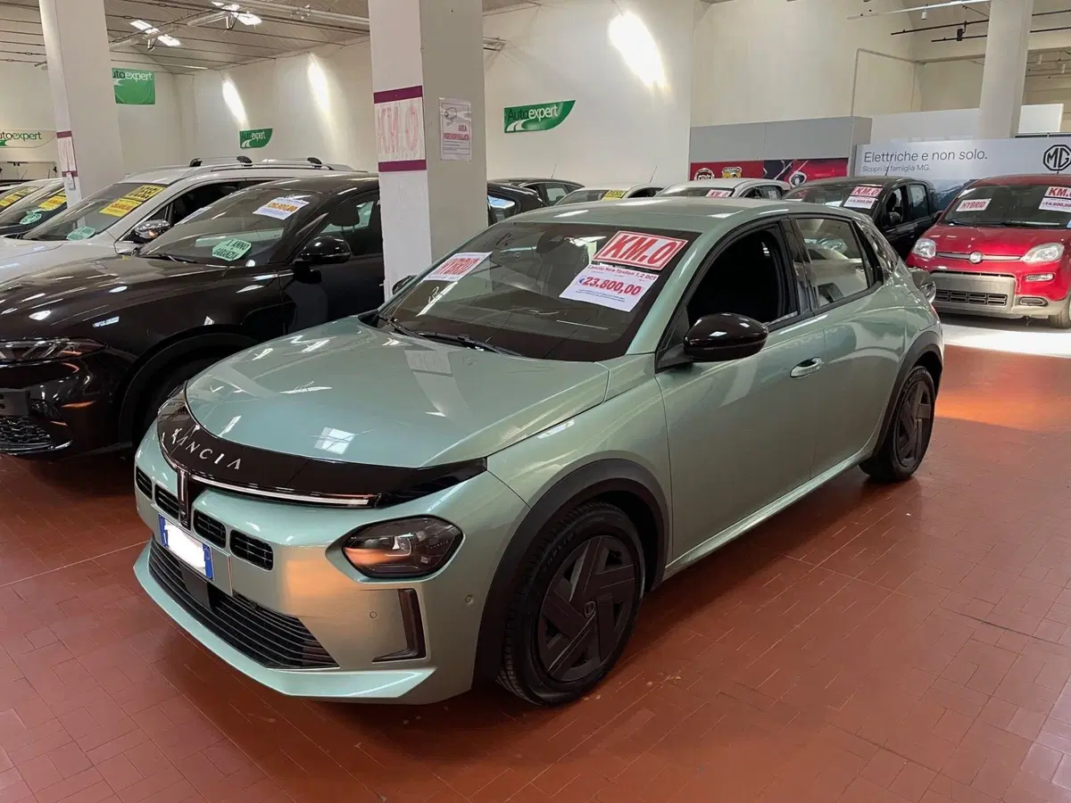 Lancia Ypsilon nuova a Lucca