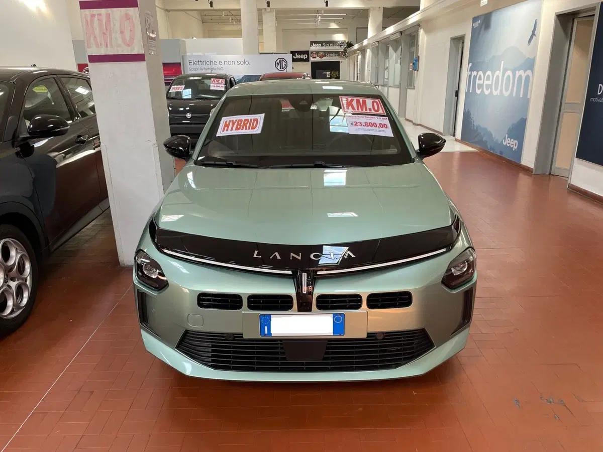 Lancia Ypsilon nuova a Lucca (2)