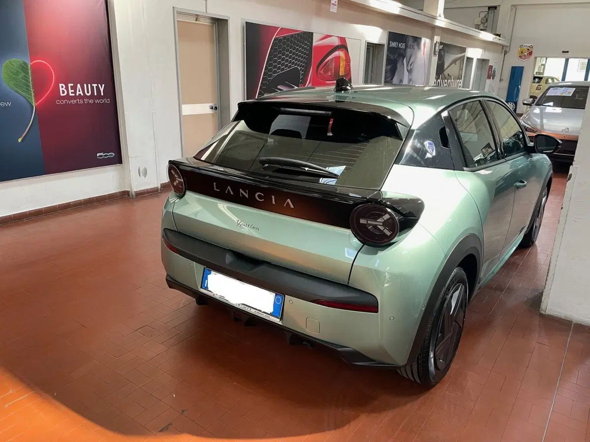 Lancia Ypsilon nuova a Lucca (7)