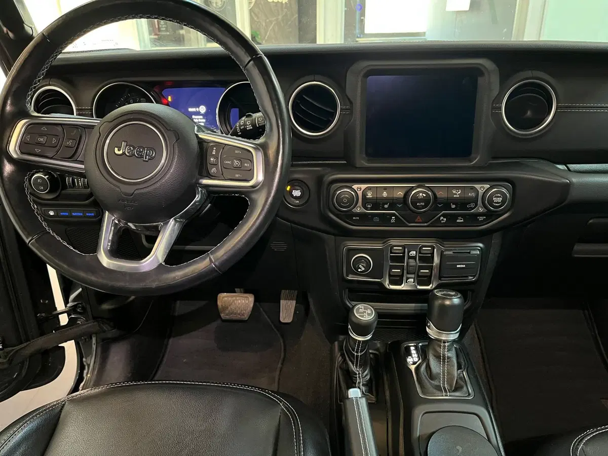Jeep Wrangler Unlimited usata a Lucca (12)