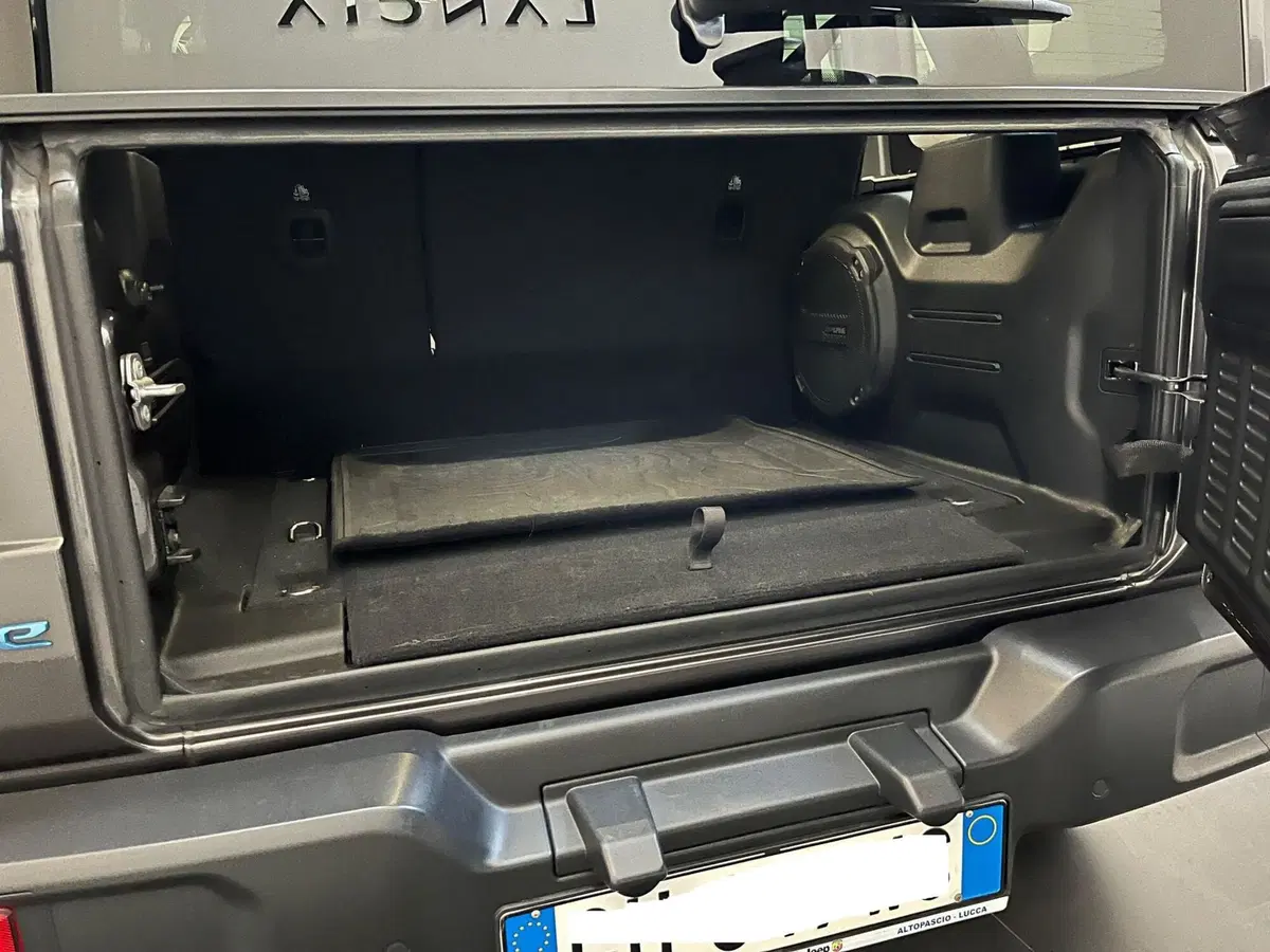 Jeep Wrangler Unlimited usata a Lucca (13)