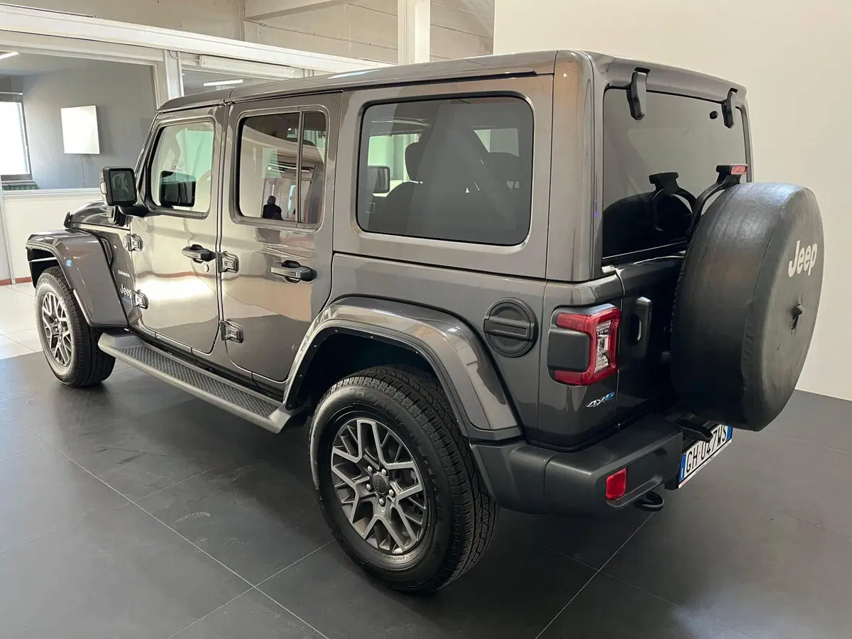 Jeep Wrangler Unlimited usata a Lucca (7)