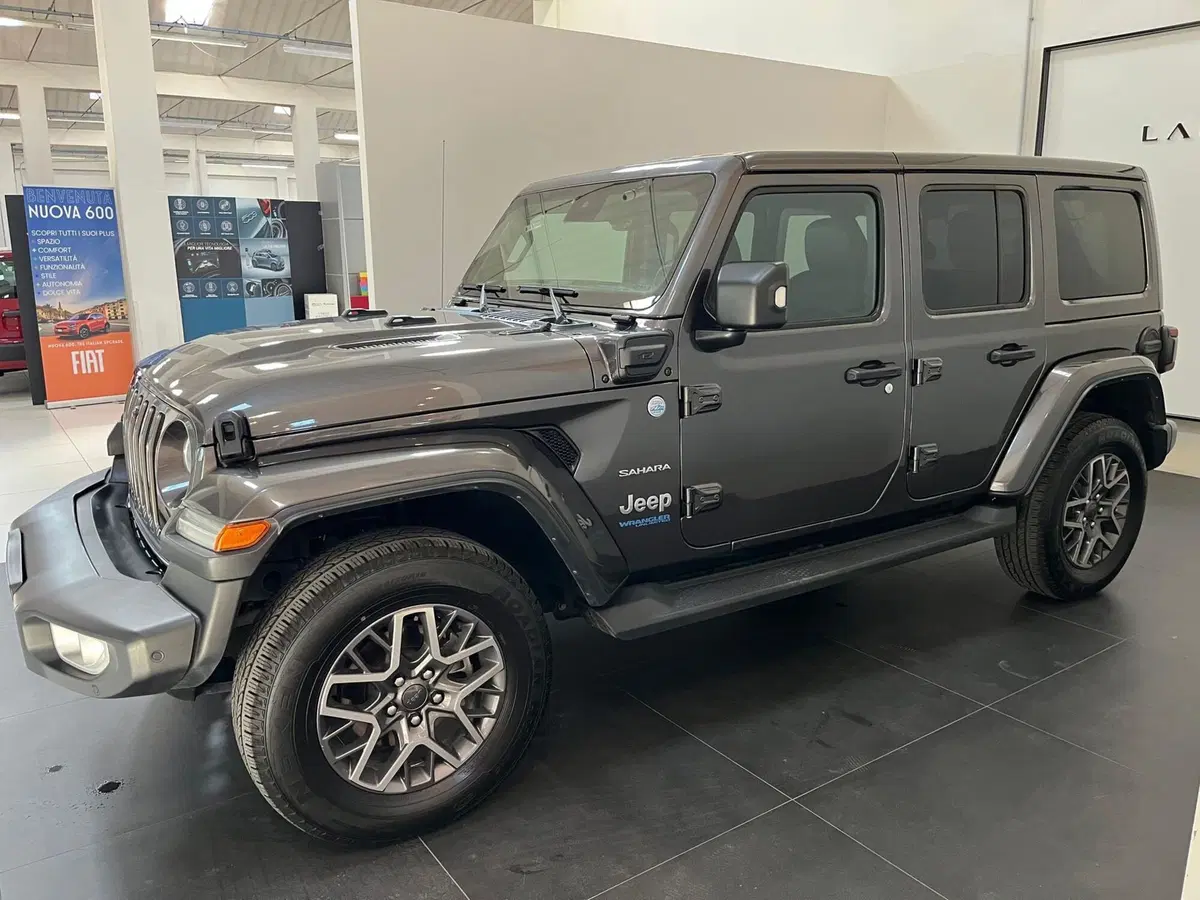 Jeep Wrangler Unlimited usata a Lucca (8)
