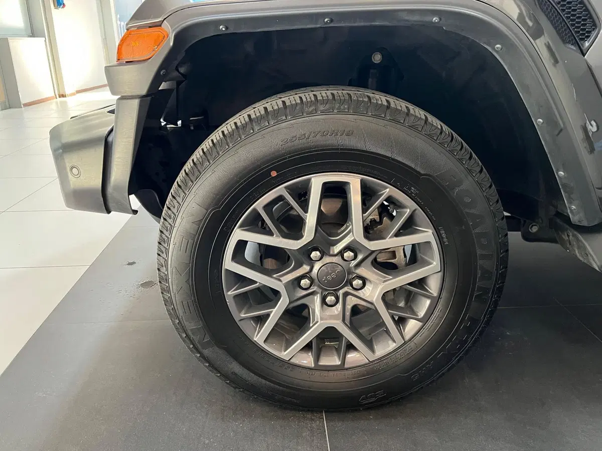 Jeep Wrangler Unlimited usata a Lucca (9)