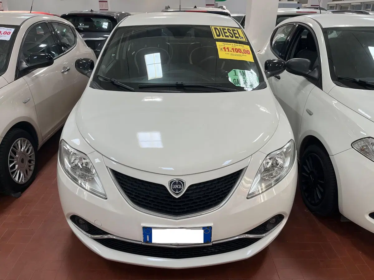 Lancia Ypsilon usata a Lucca