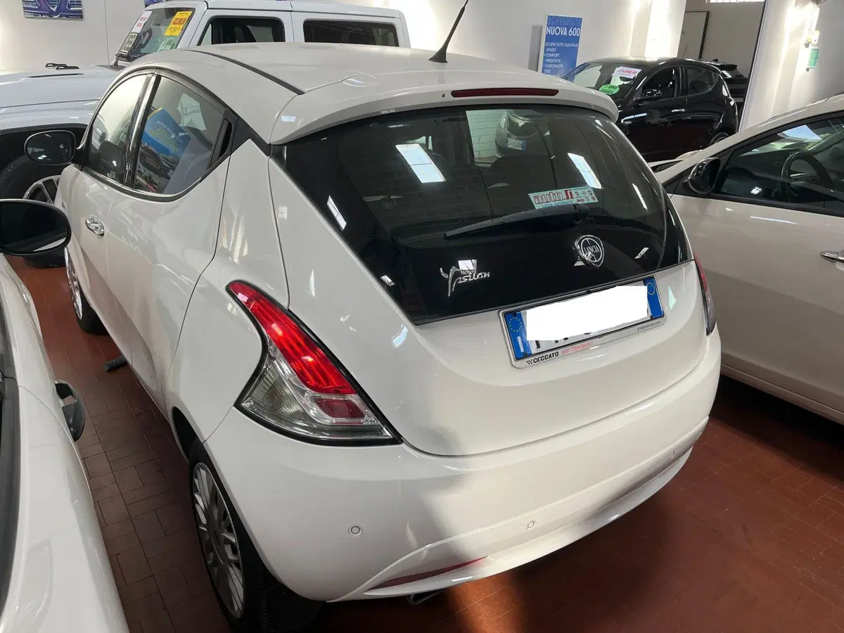 Lancia Ypsilon usata a Lucca (7)