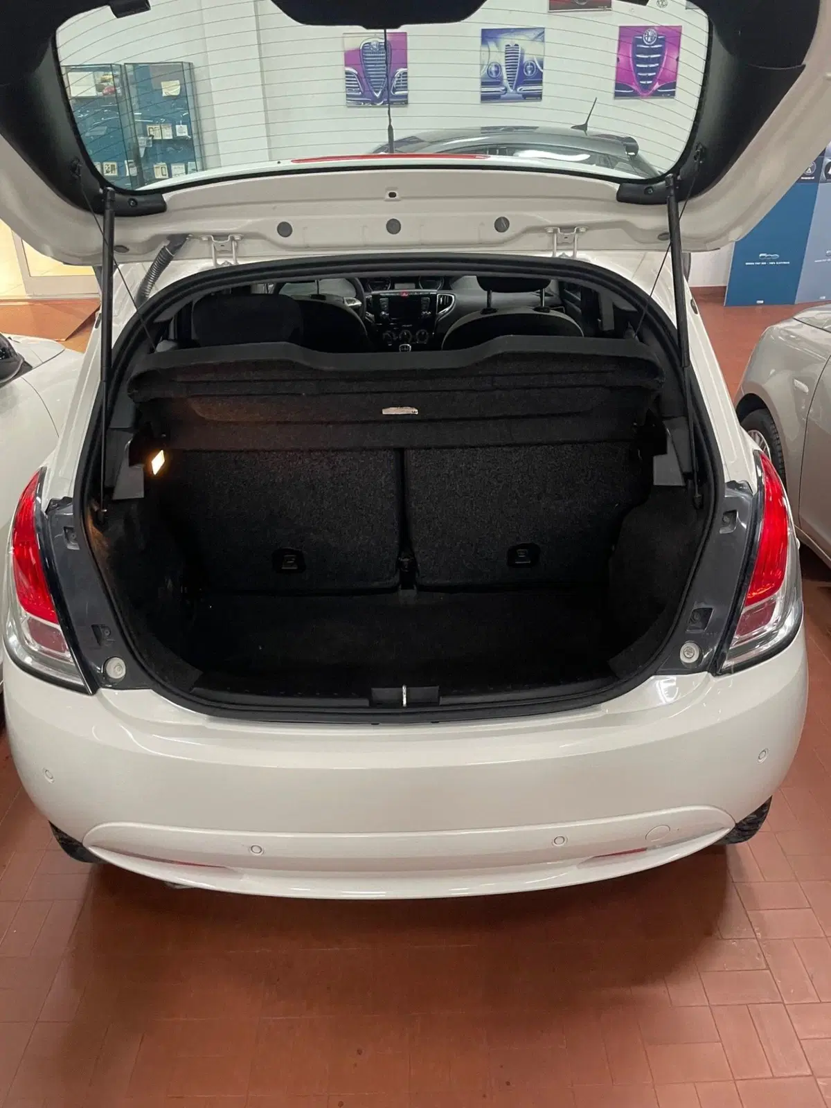Lancia Ypsilon usata a Lucca (8)