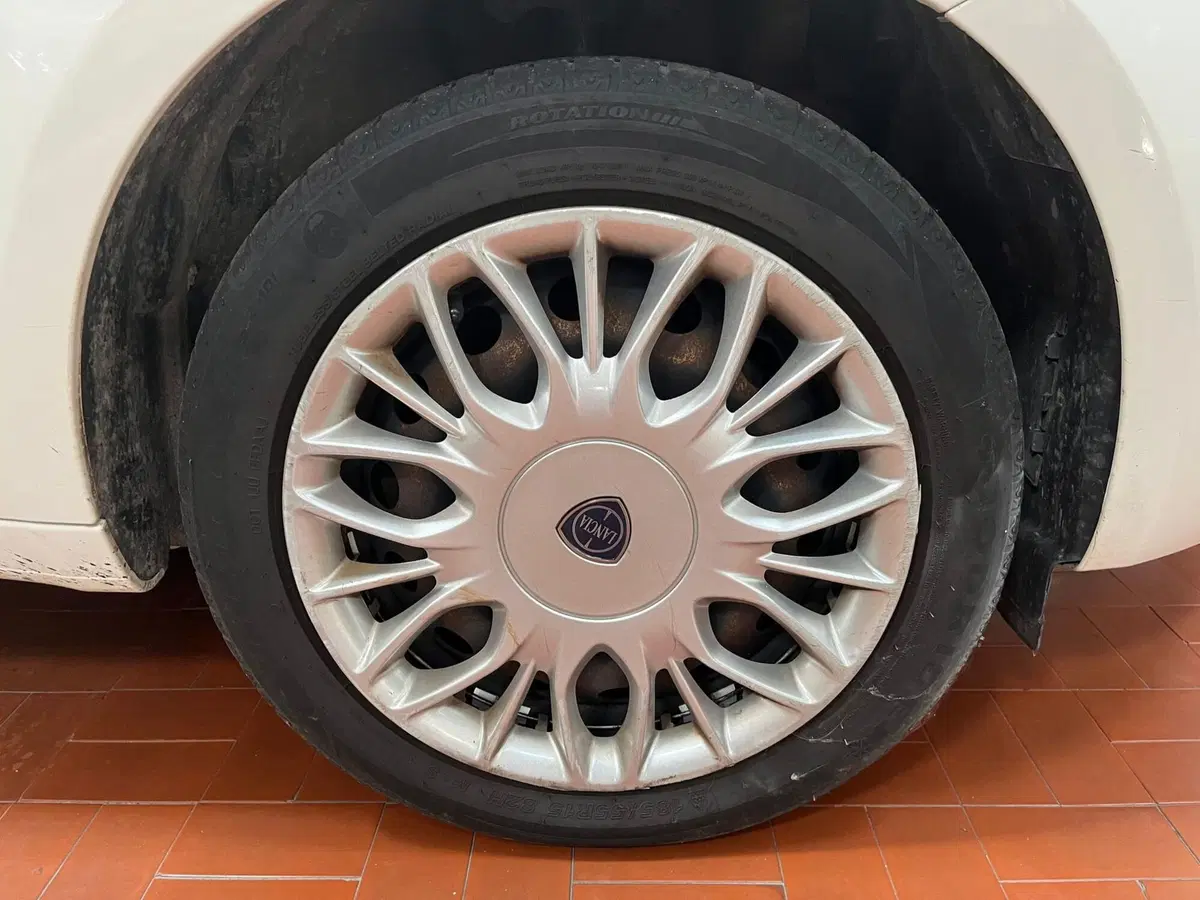 Lancia Ypsilon usata a Lucca (9)