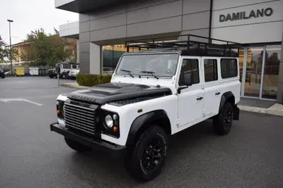 Land Rover Defender 110 2.2 TD4 Station Wagon N1 del 2016 usata a Cuneo