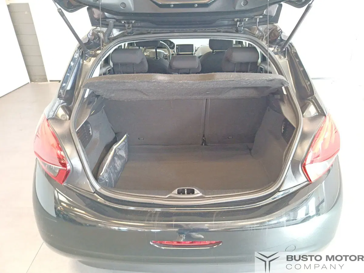 Peugeot 208 usata a Varese (10)