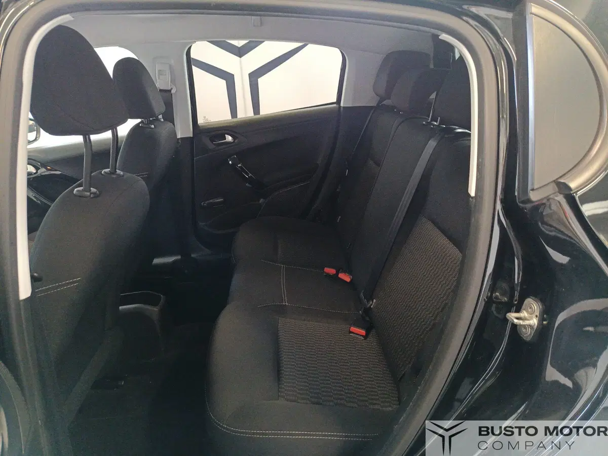 Peugeot 208 usata a Varese (9)