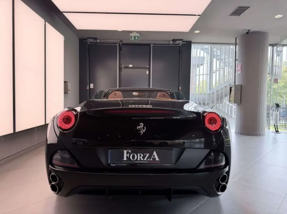 Ferrari California Spider usata a Torino (13)