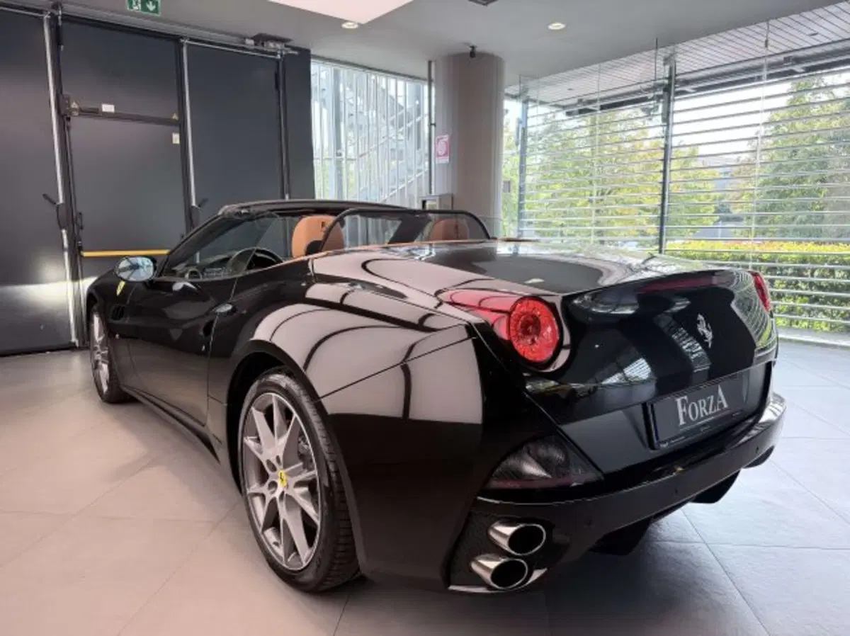 Ferrari California Spider usata a Torino (16)