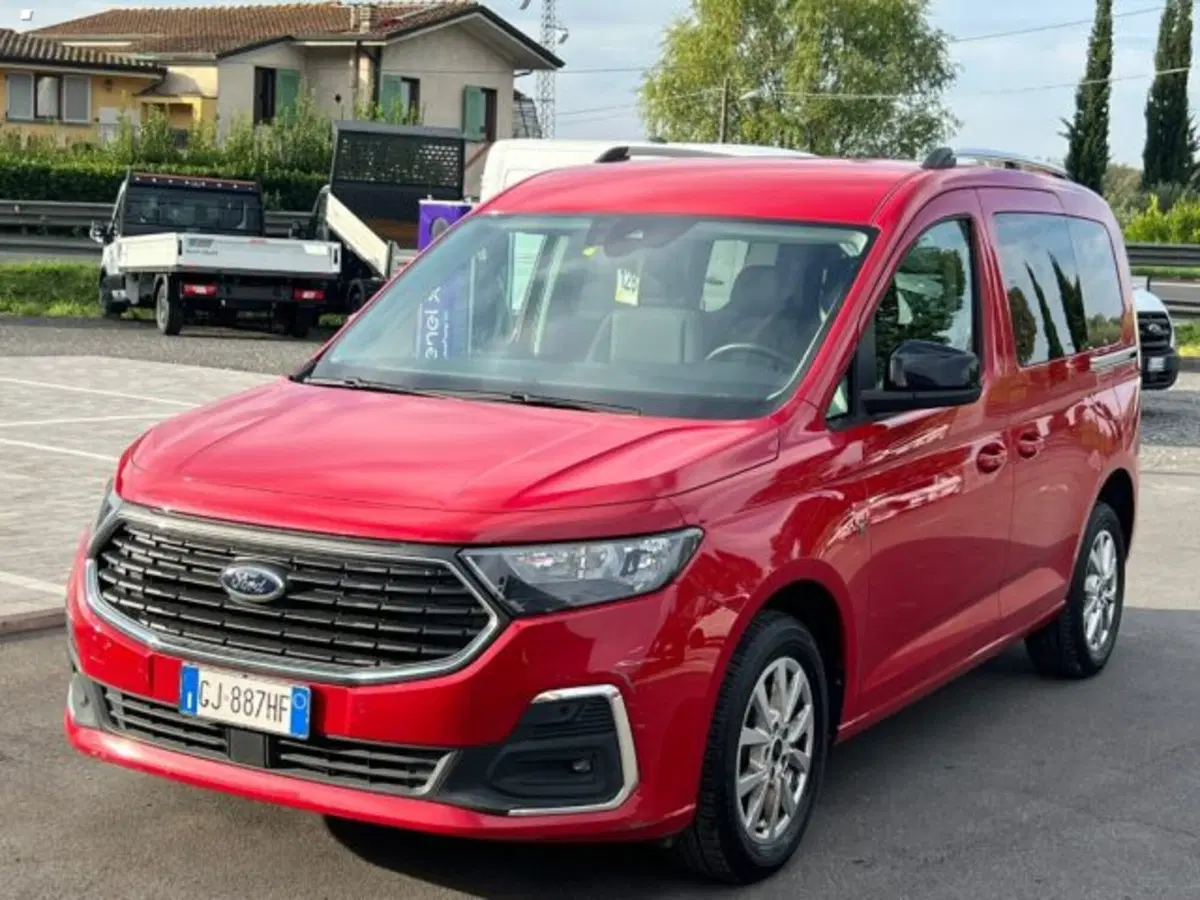 Ford Tourneo Connect usata a Lucca (3)