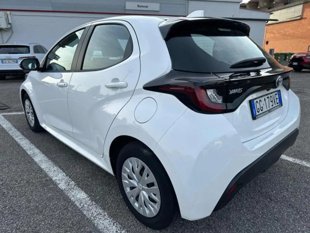 Toyota Yaris usata a Lucca (4)