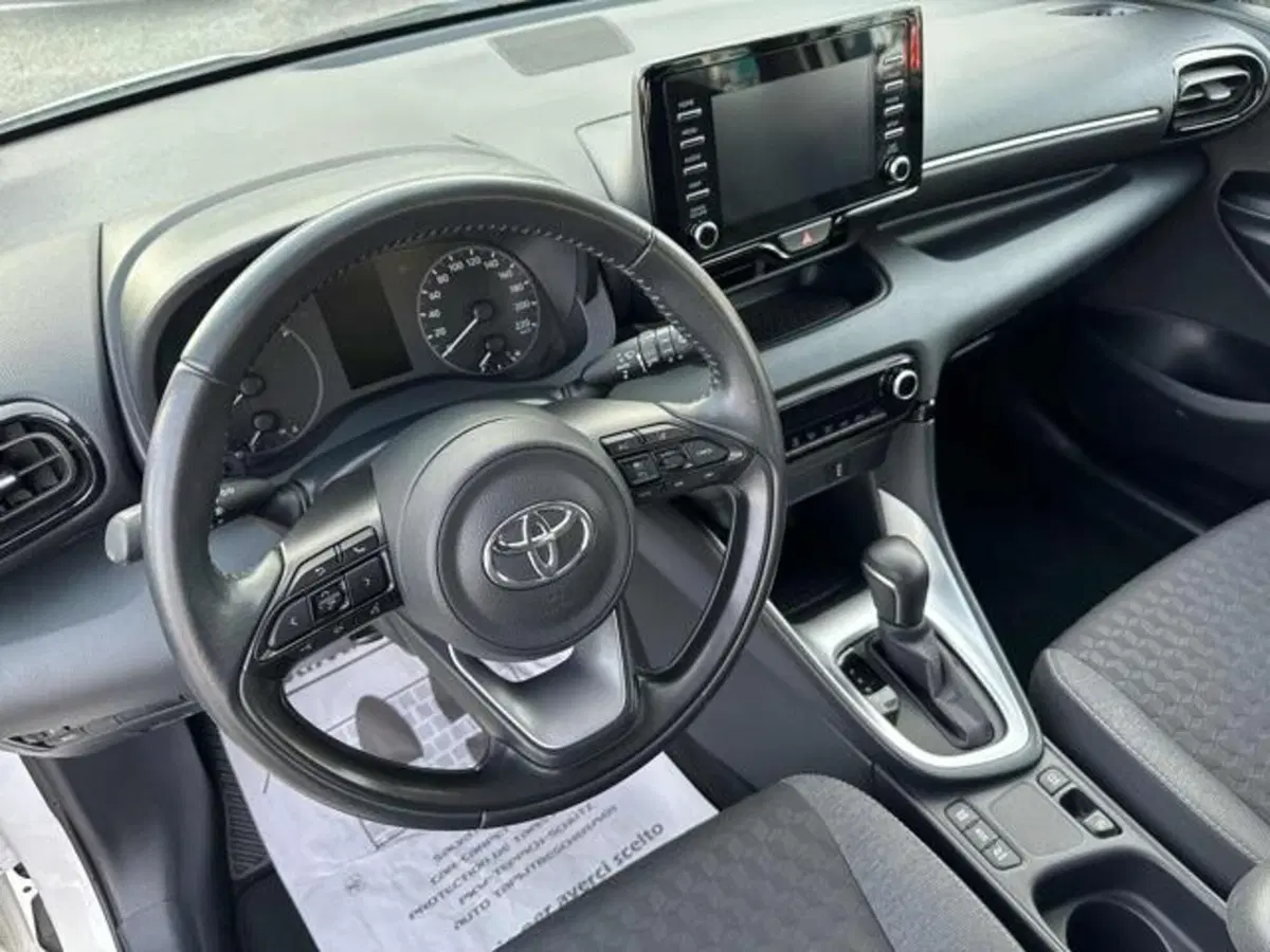 Toyota Yaris usata a Lucca (7)