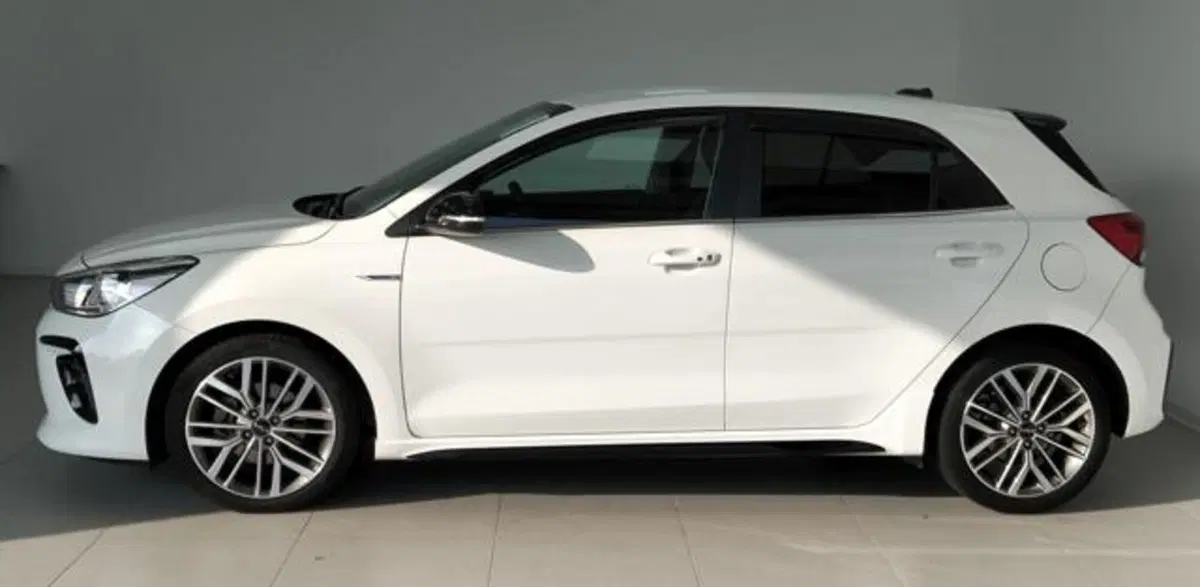 Kia Rio usata a Como (8)
