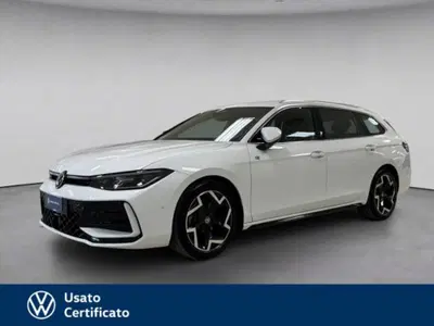 Volkswagen Passat 2.0 tdi scr R-Line 150cv dsg del 2024 usata a Arzignano