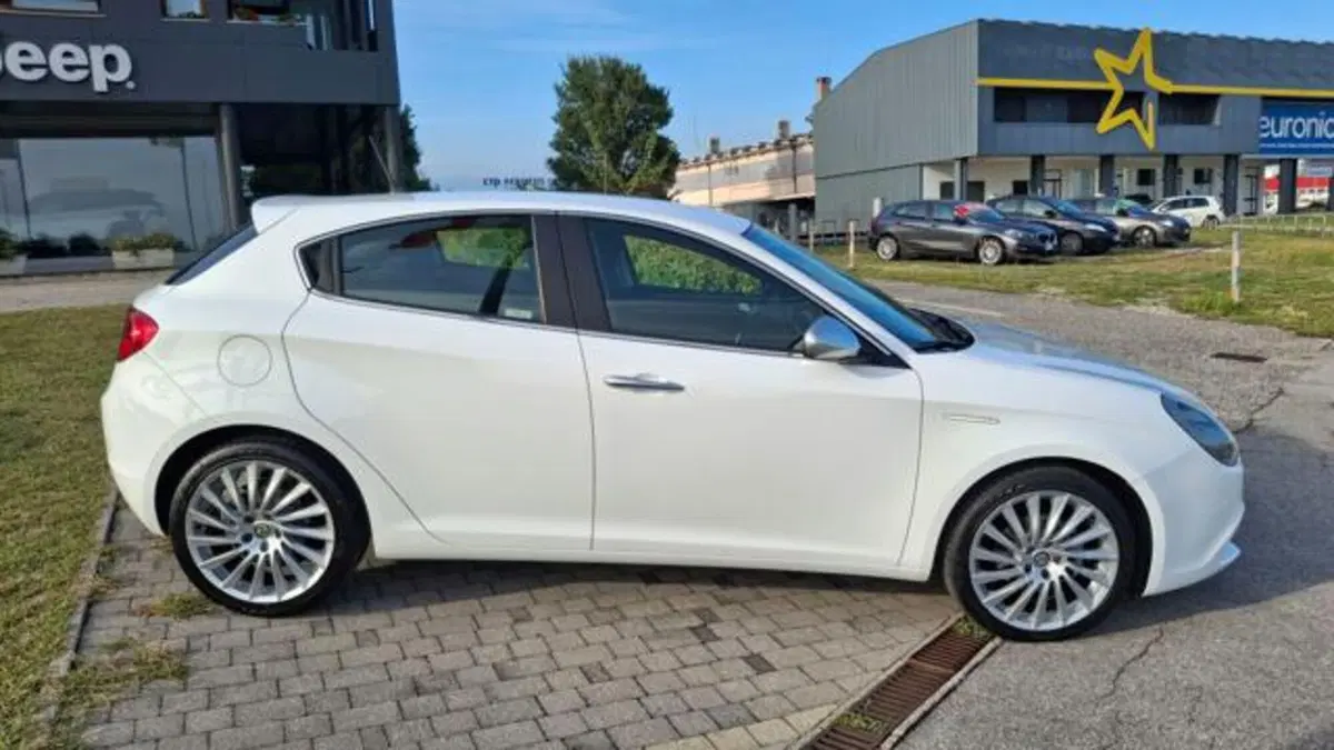 Alfa Romeo Giulietta usata a Padova (4)